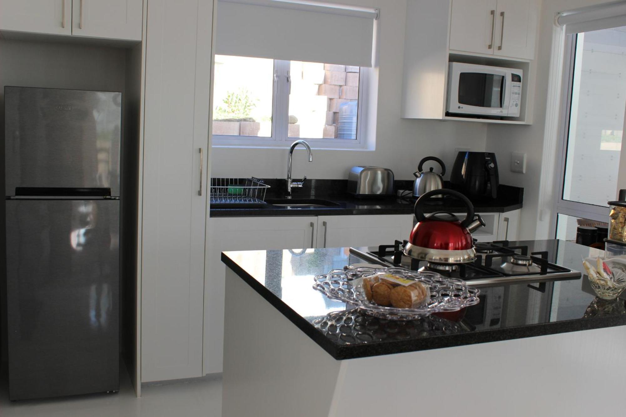 Nivenia Beach House Bettyʼs Bay Exterior foto
